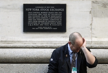 stock market today tumbled as warren buffett sells all his stakes in us airlines