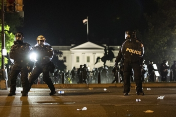 Protesters outside White House update: DC mayor says using tear gas