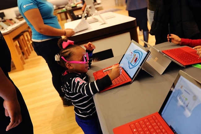 Microsoft permanently closes retail stores around the world, focusing to online sales