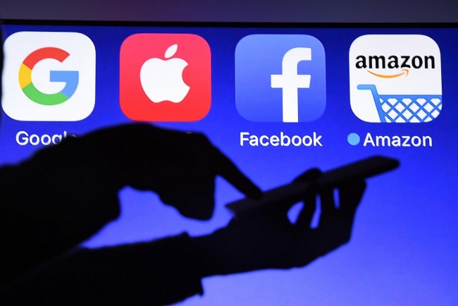 Facebook joins hands with Google and other tech companies to suspend processing Hong Kong government data requests