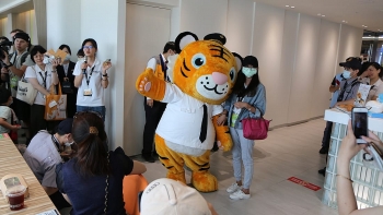 boarding but flying to nowhere a fake travel experience by taipei songshan airport