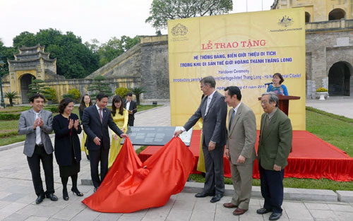 australia presened introductory panels for the thang long hanoi imperial citadel