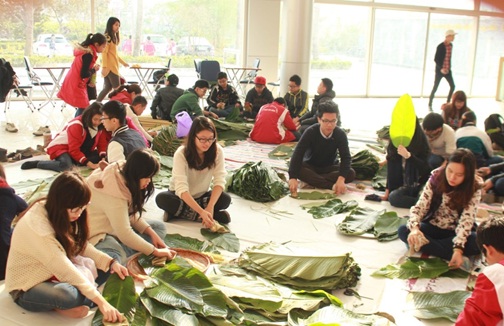 Buddhists, youths help the poor enjoy Lunar New Year