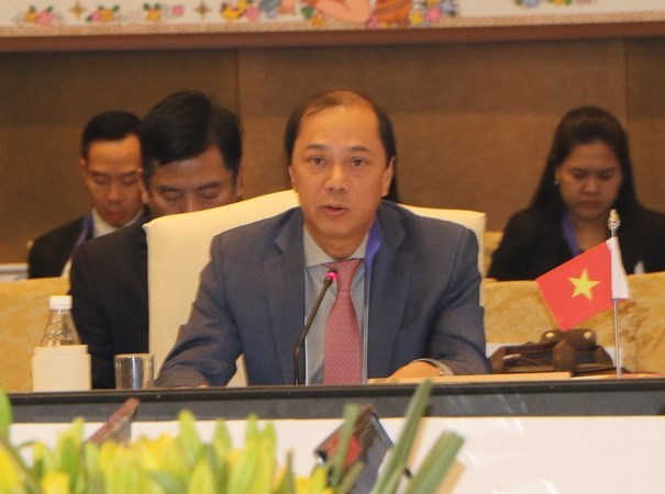vietnam supports singapore as asean chair in 2018