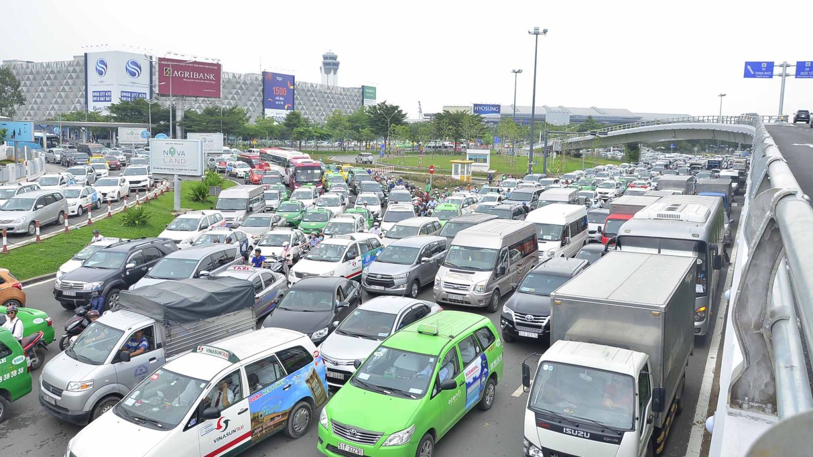 Debate over expansion options for overloaded Ho Chi Minh City airport