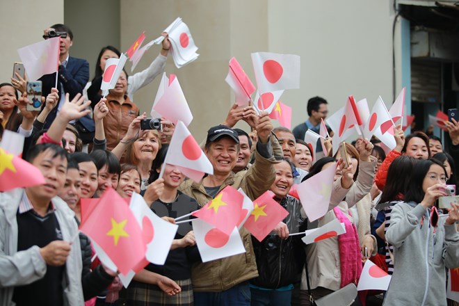 Hanoians give warm affections to Japanese Emperor and Empress