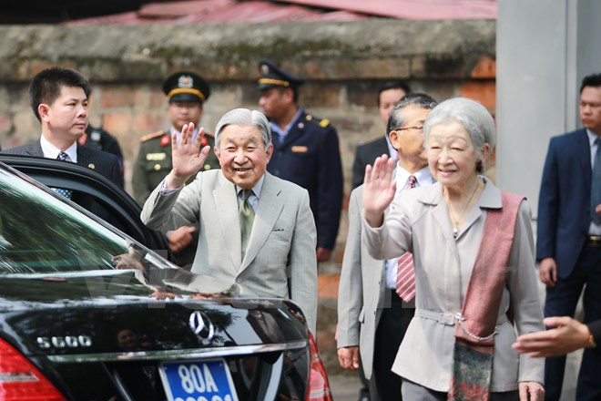 Hanoians give warm affections to Japanese Emperor and Empress