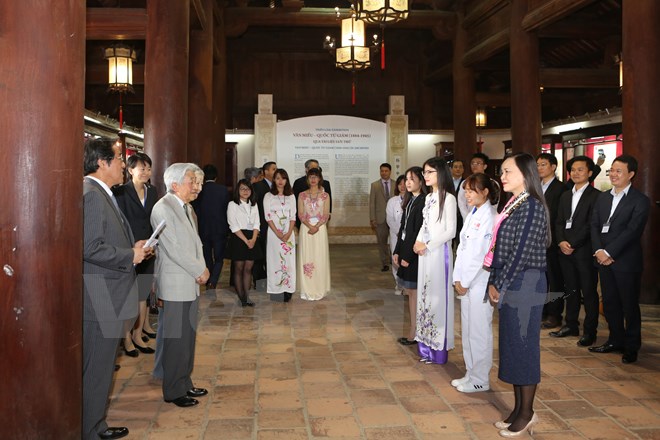 Hanoians give warm affections to Japanese Emperor and Empress