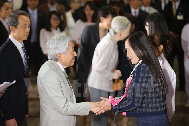Hanoians give warm affections to Japanese Emperor and Empress