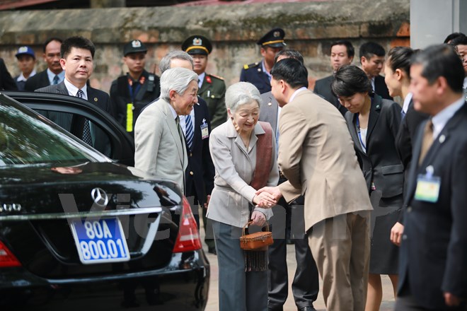 Hanoians give warm affections to Japanese Emperor and Empress