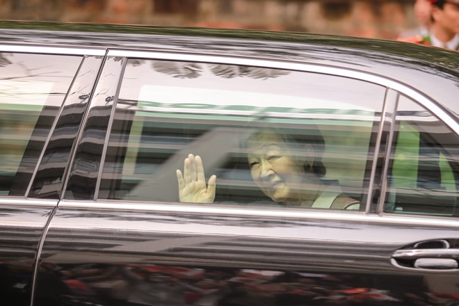 Hanoians give warm affections to Japanese Emperor and Empress
