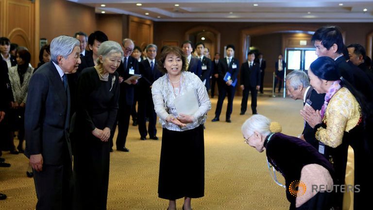 Japanese Emperor meets former soldiers' families in Vietnam