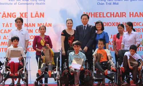 former japanese pm presents wheelchairs to vietnamese disabled