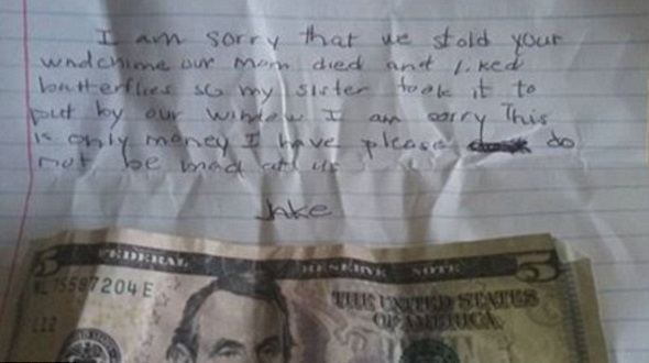 woman finds young boy who left heartbreaking note and 5 on her doorstep