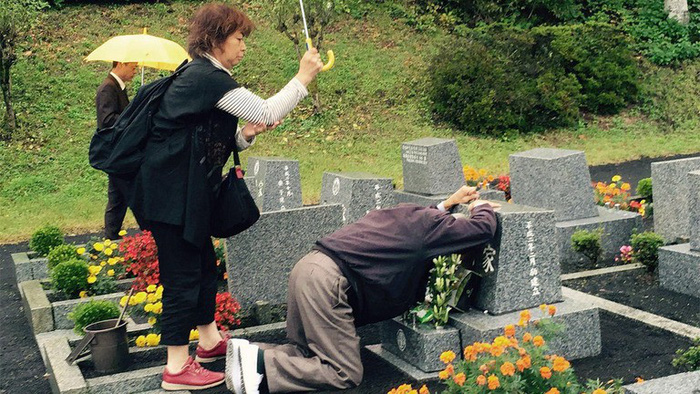 Vietnamese children search for father's shadow in Japan