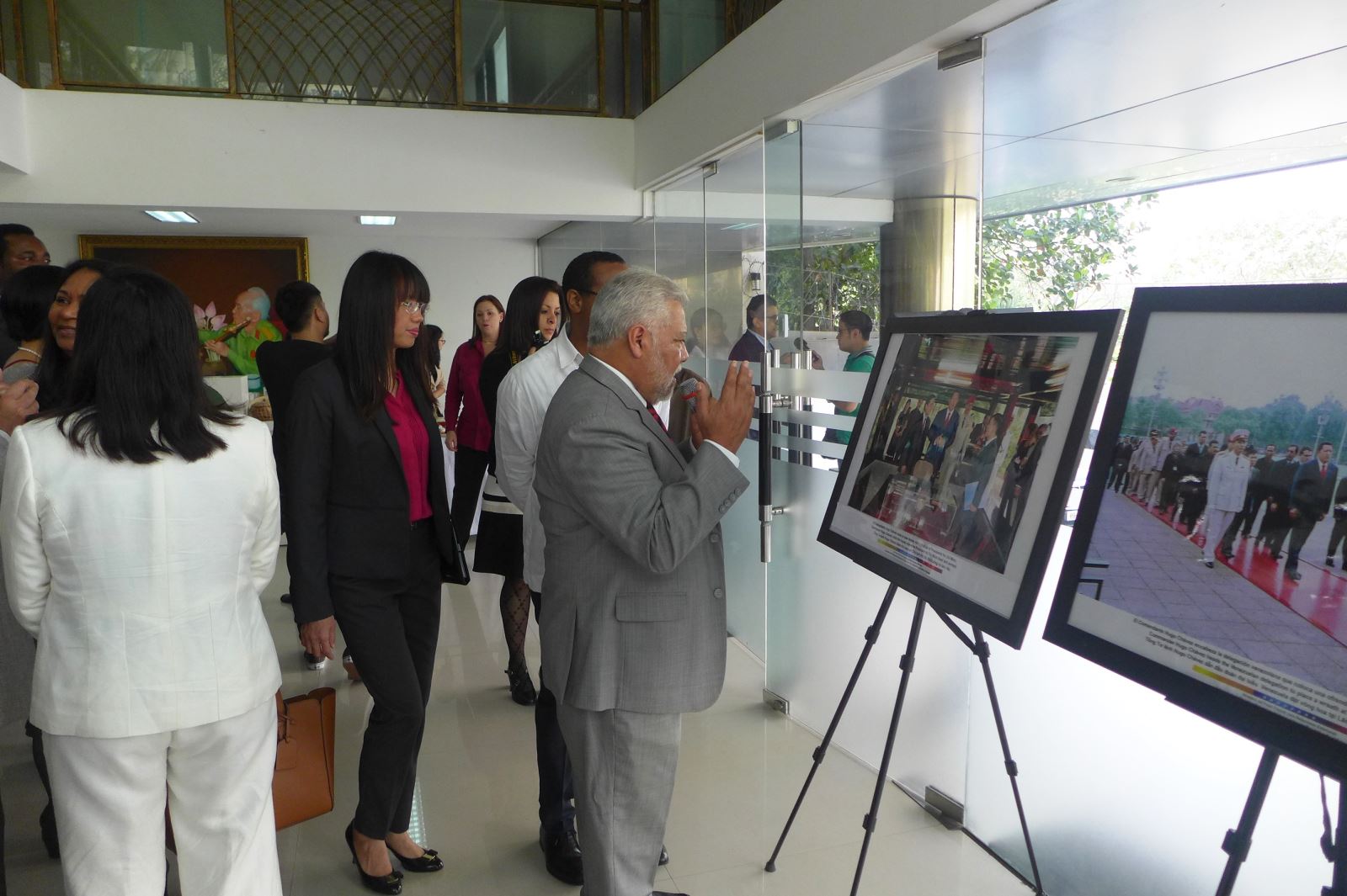 Fifth death anniversary of Commander Hugo Chavez commemorated in Hanoi ...