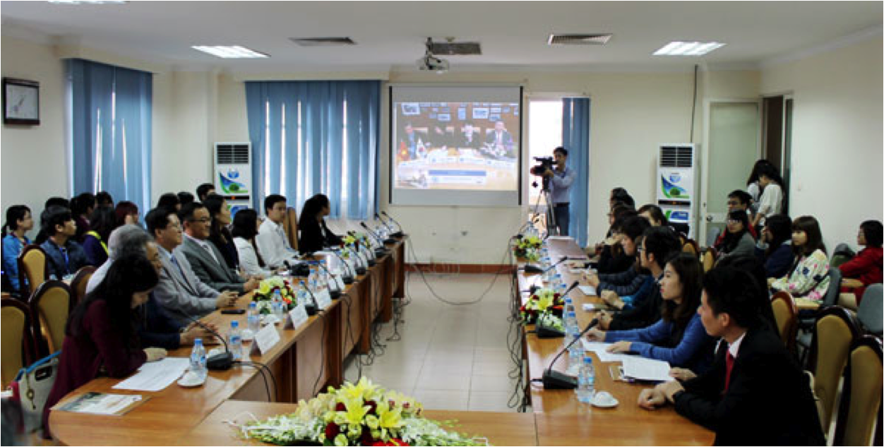 expanding online training on korean studies in vietnam