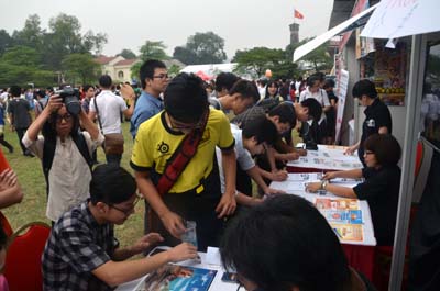 vietnamese youth interested in japanese tactical game