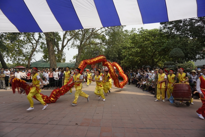 Thousands flock to Lý Kings festival