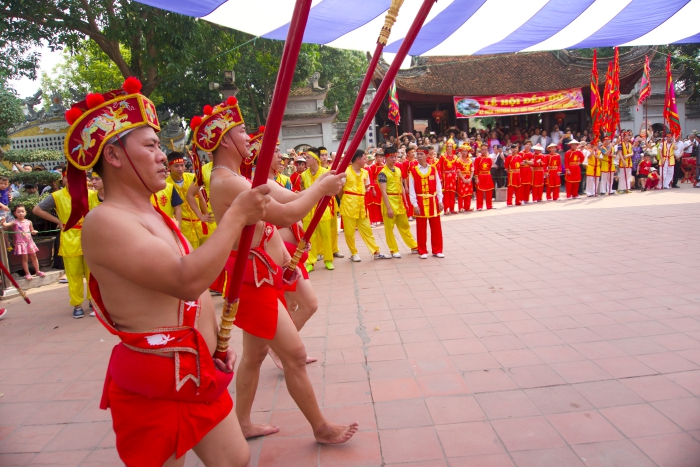 Thousands flock to Lý Kings festival