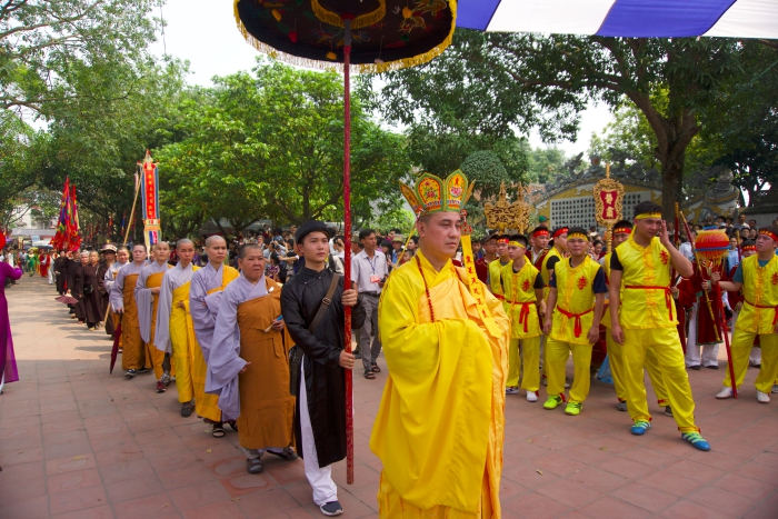 Thousands flock to Lý Kings festival