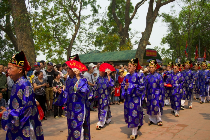 Thousands flock to Lý Kings festival