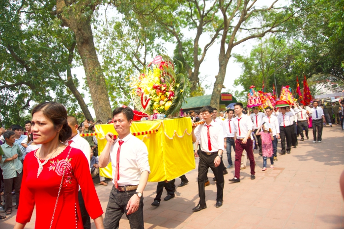 Thousands flock to Lý Kings festival
