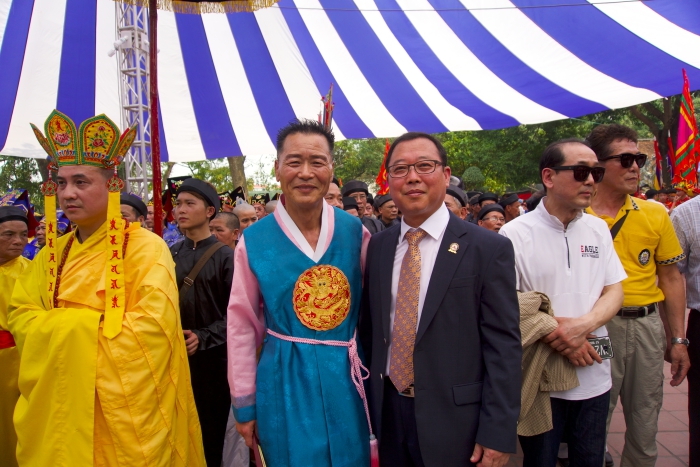 Thousands flock to Lý Kings festival