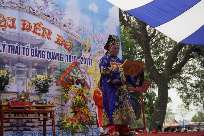 Thousands flock to Lý Kings festival
