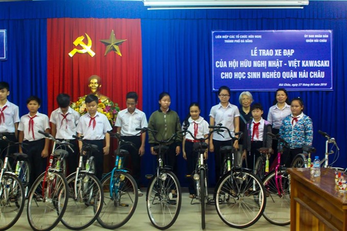 the japan vn friendship association donates hundreds bikes to vietnam poor kids
