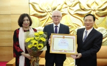 vufo president meets members of an american family with special bond with vietnam
