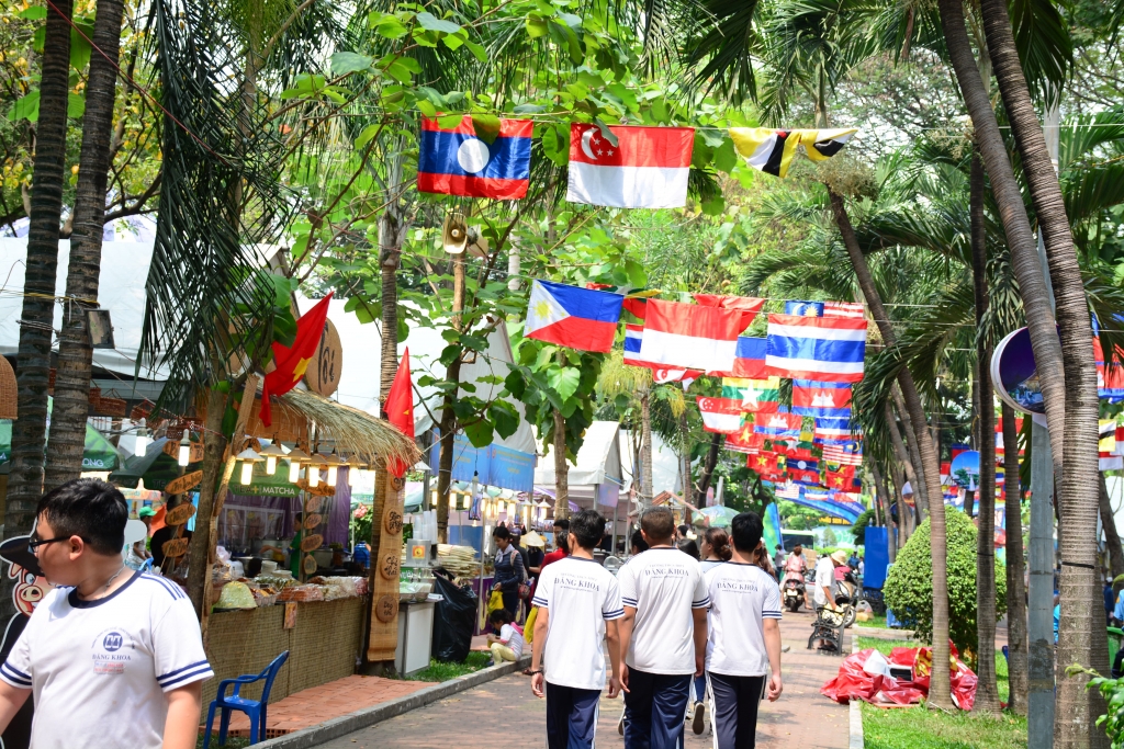 asean trade cultural exchange event kicks off in hcm city