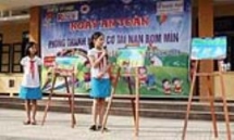 project renew quang ngai red cross chapter educate people about dangers of landmines