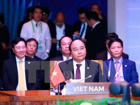 PM and spouse arrive in Hanoi after 30th ASEAN Summit