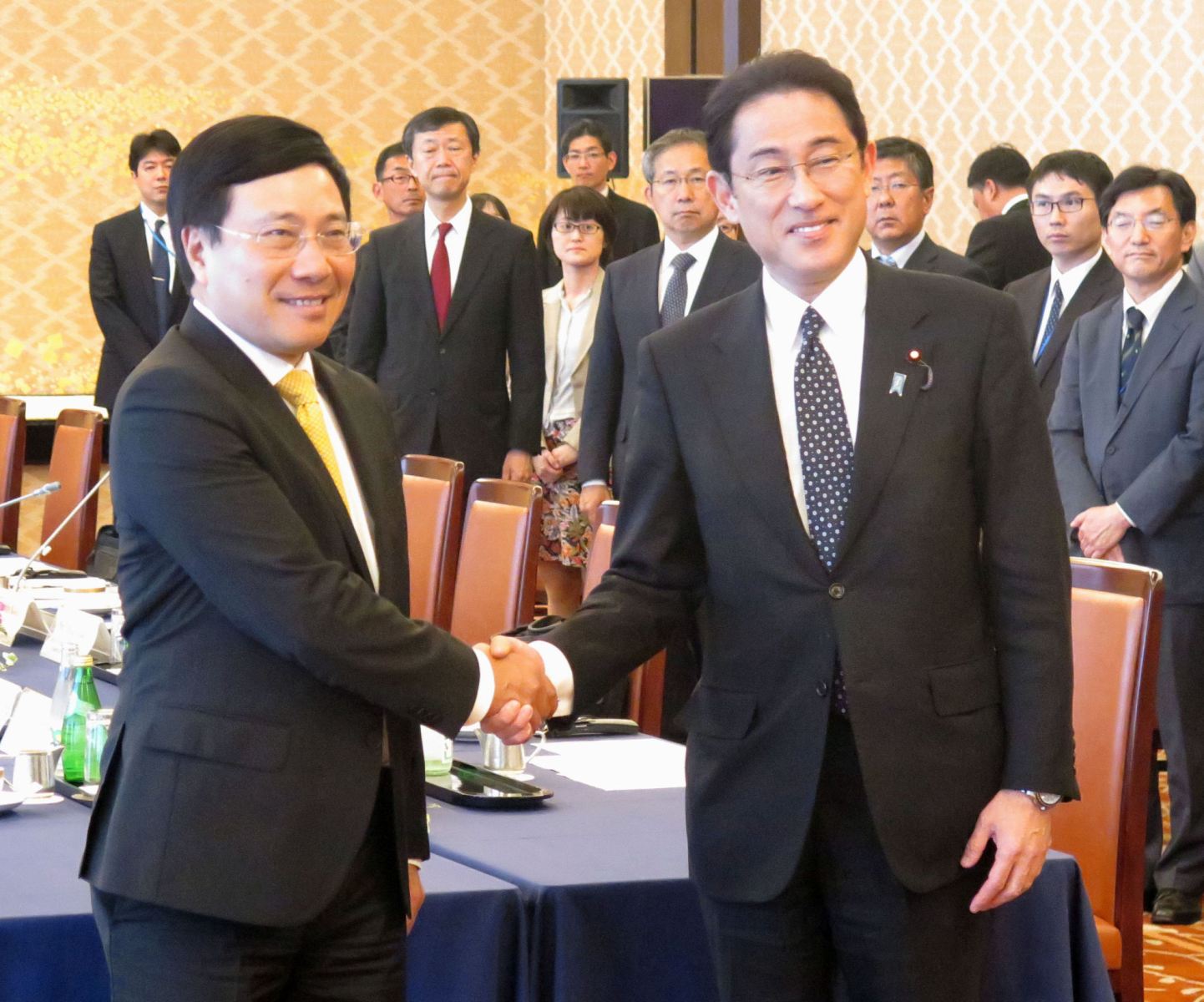 Deputy PM Pham Binh Minh meets Japanese leaders