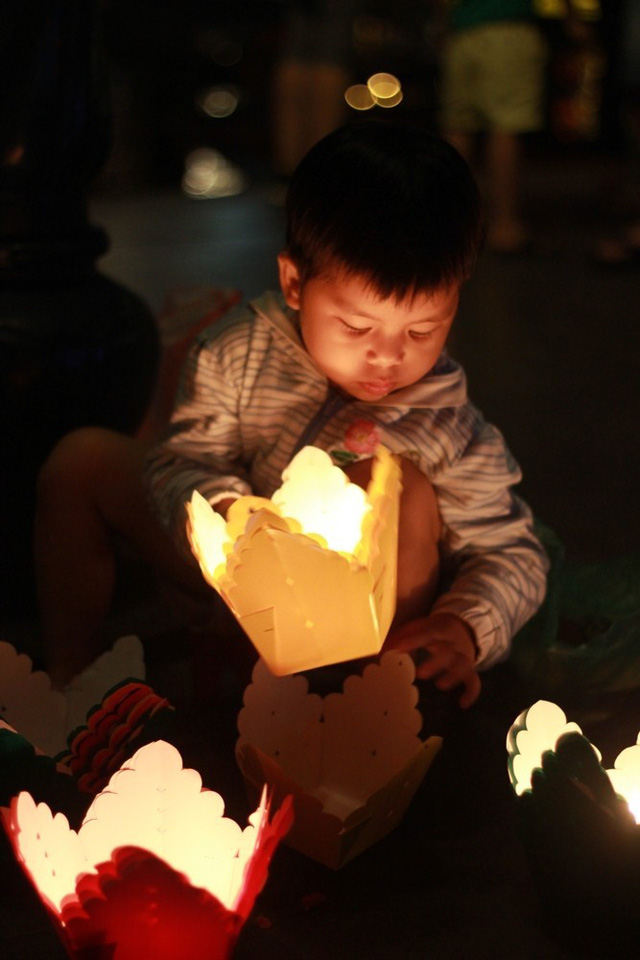 Thousands of residents and visitors attend Buddha's Birthday Festival