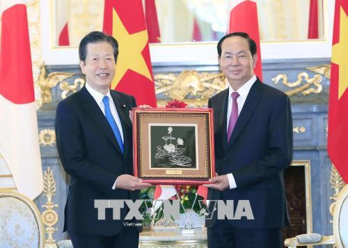 president receives japans komeito chief representative