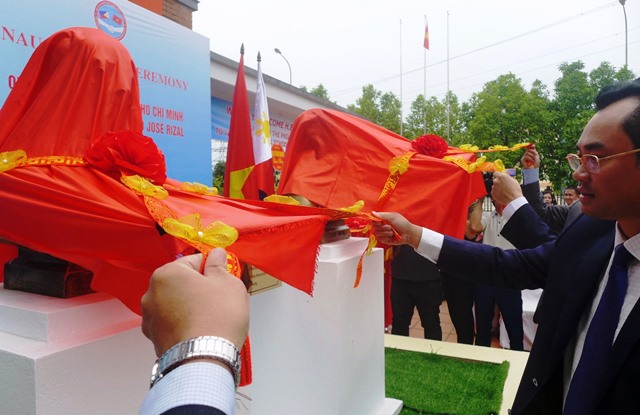 Unveiling of busts of President Ho Chi Minh, Filipino National Hero Jose Rizal in Thai Nguyen
