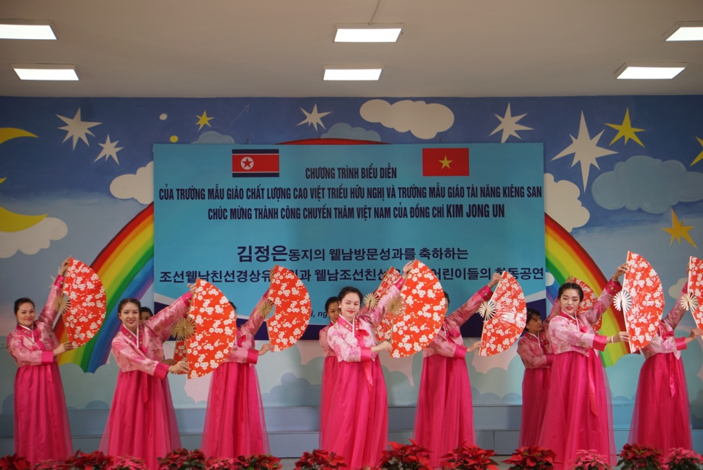 North Korean children sing Vietnamese song “Who loves Ho Chi Minh than children”