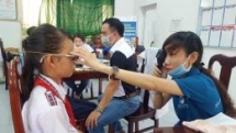HKI provides eye examination and glasses to 130 students in Can Tho