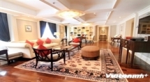 top luxury hotels try to lure affluent travellers