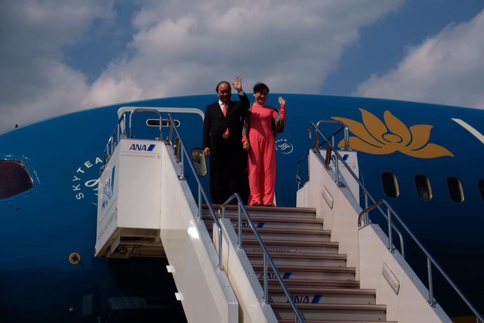 prime minister arrives in tokyo visiting vietnam embassy expatriates in japan