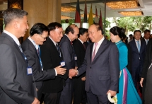 prime minister arrives in bangkok for acmecs 8 clmv 9