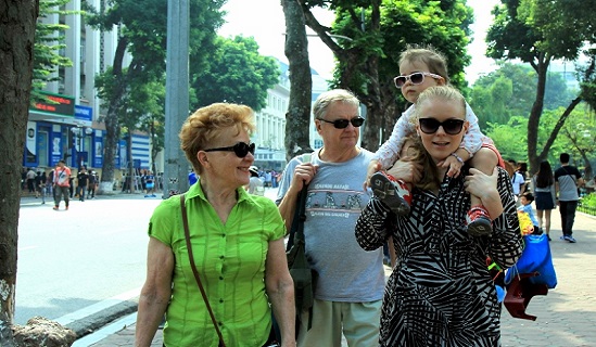 cnn audience responds positively to hanois sights and culture