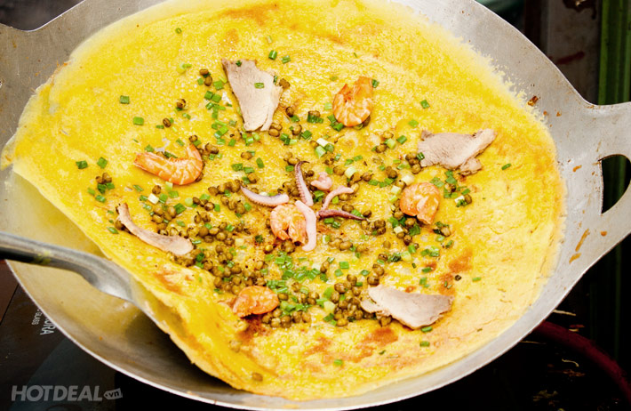 vietnamese sizzling crepe the unique pancake of vietnamese cuisine