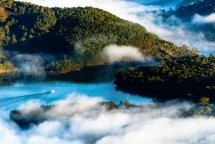 romantic da lat in clouds