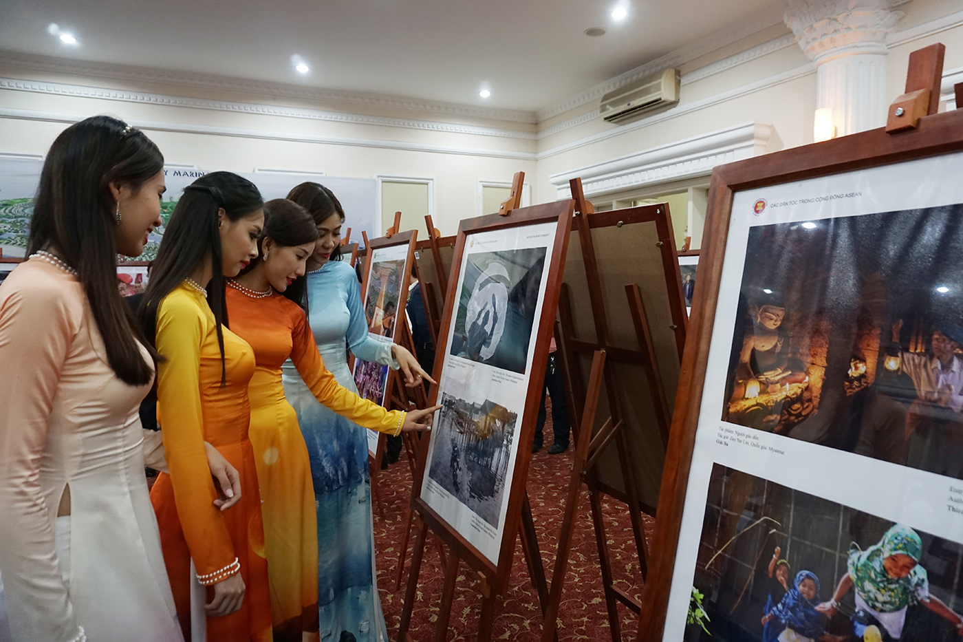 Photo exhibition and documentary films about ASEAN community