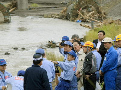 Japanese PM Abe promises to help victims of floods; death toll up to 25