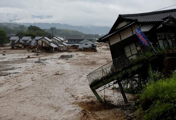 japanese pm abe promises to help victims of floods death toll up to 25