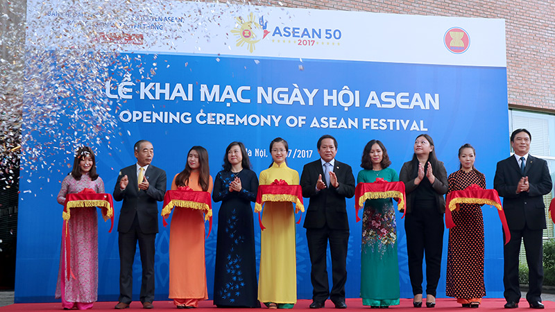 ASEAN Festival opens in Hanoi